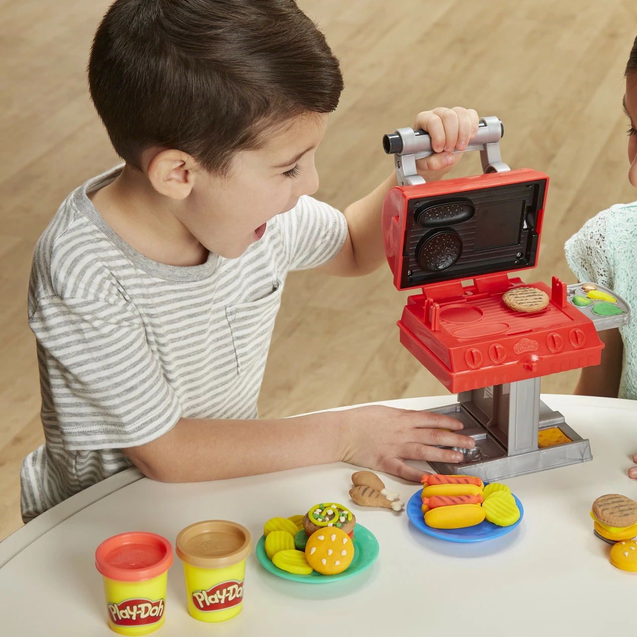 Play-Doh Kitchen Creations Grill 'n Stamp Playset 6 Play-Doh Kitchen Creations Grill 'n Stamp Playset - Image 4